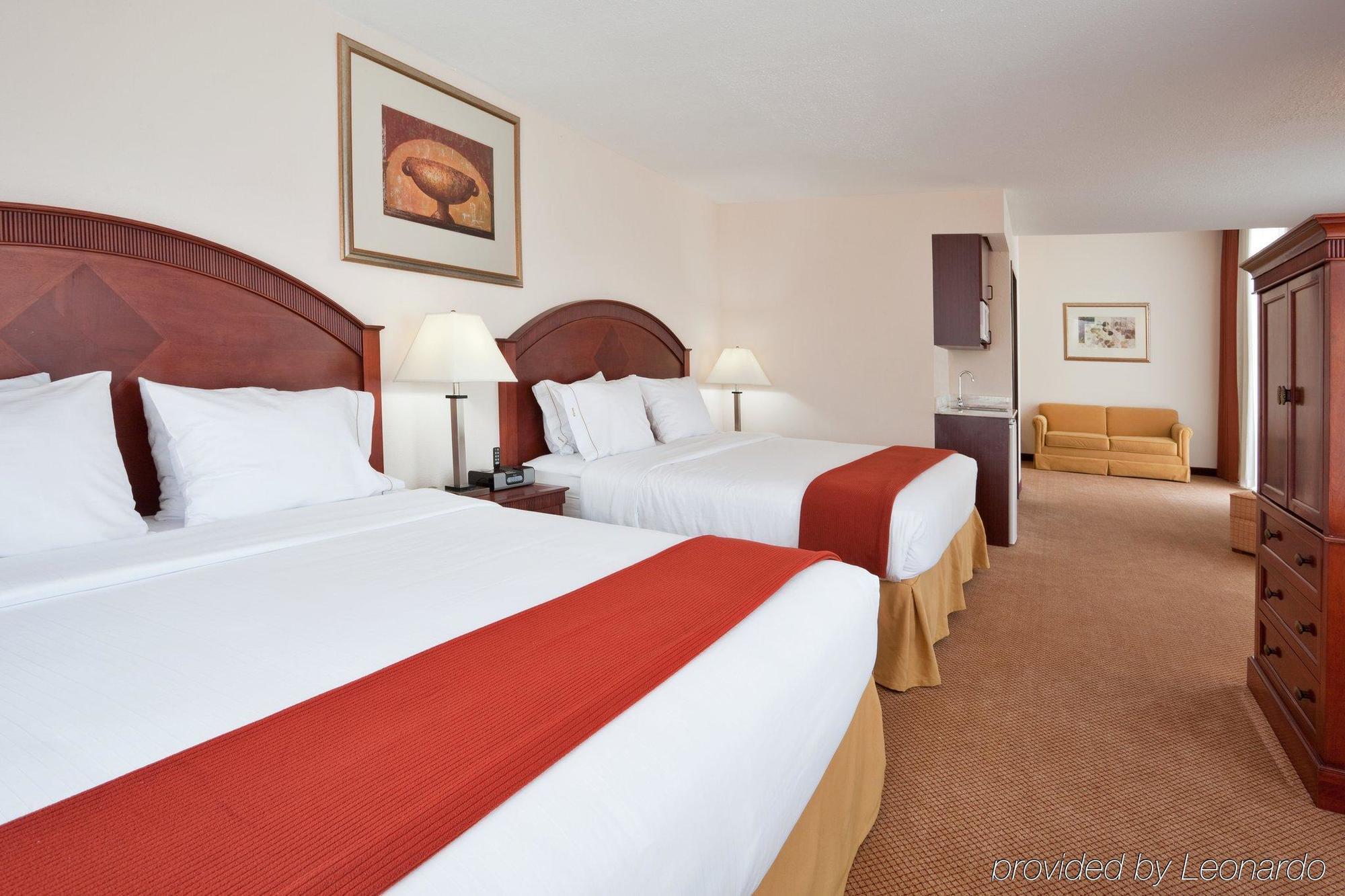 Holiday Inn Express & Suites Detroit - Farmington Hills By Ihg Northville Rom bilde